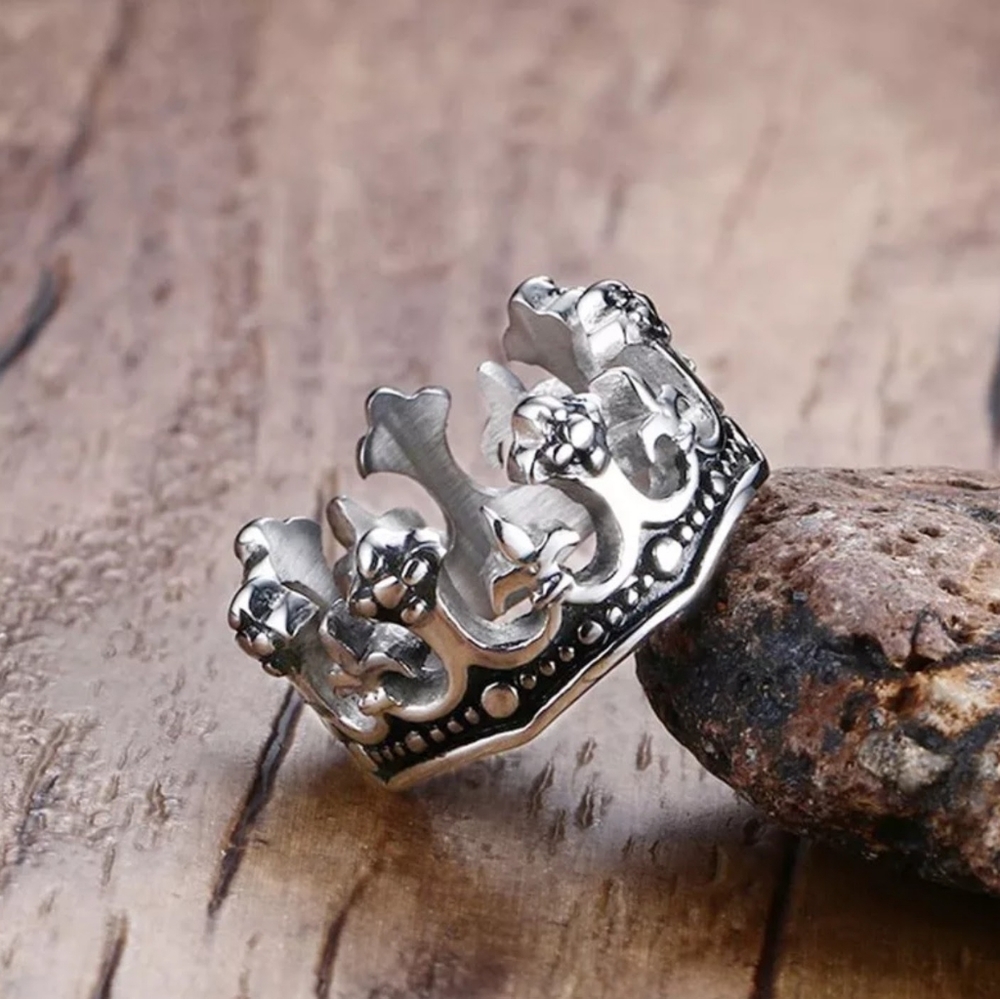 Beautiful crown ring